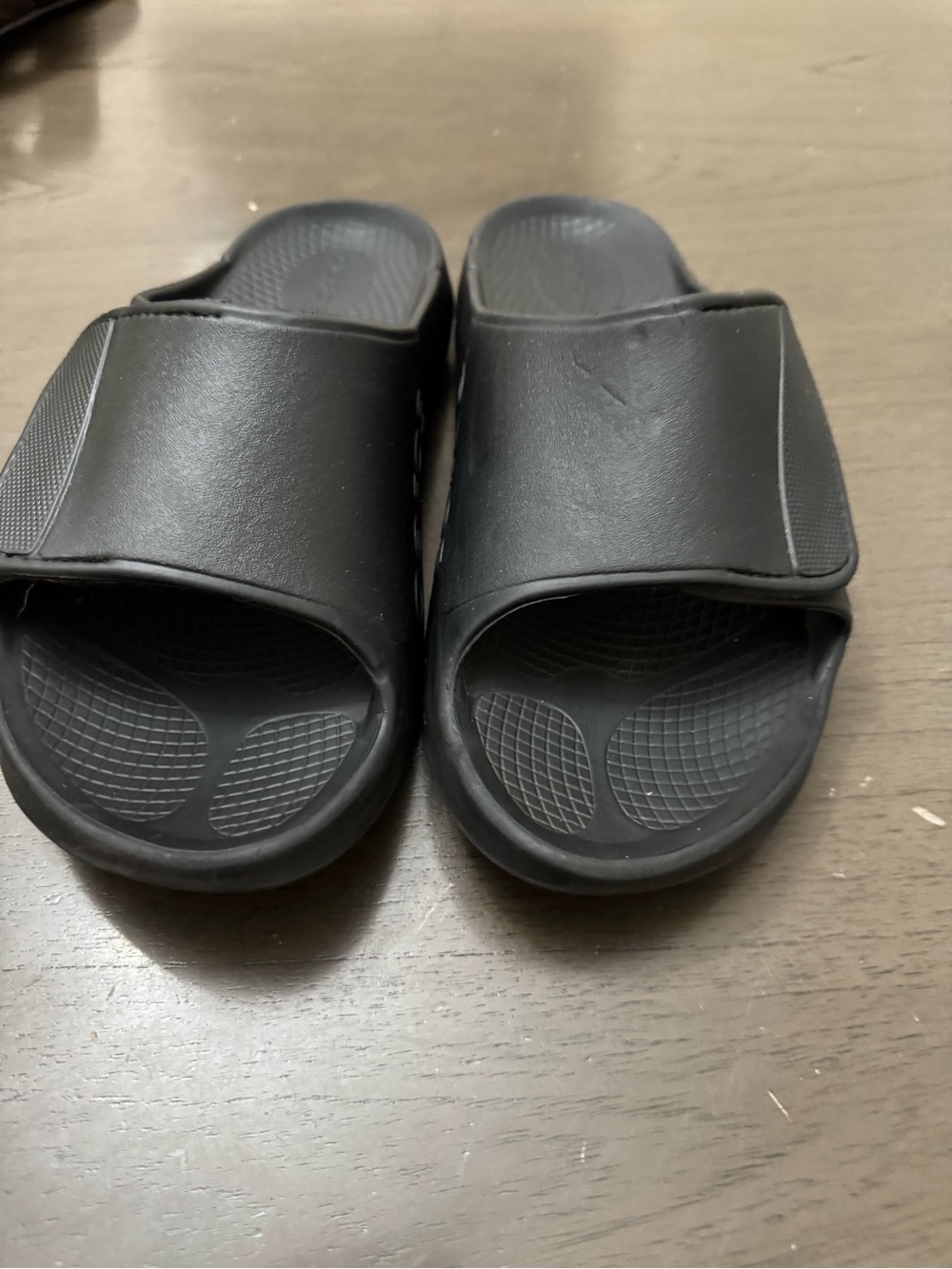 OOFOS Black Open-Toe Recovery Slides size M11 W13